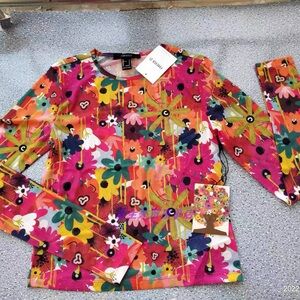 NWT Colorful Floral Long Sleeve Top 🌺 🪴 🌼